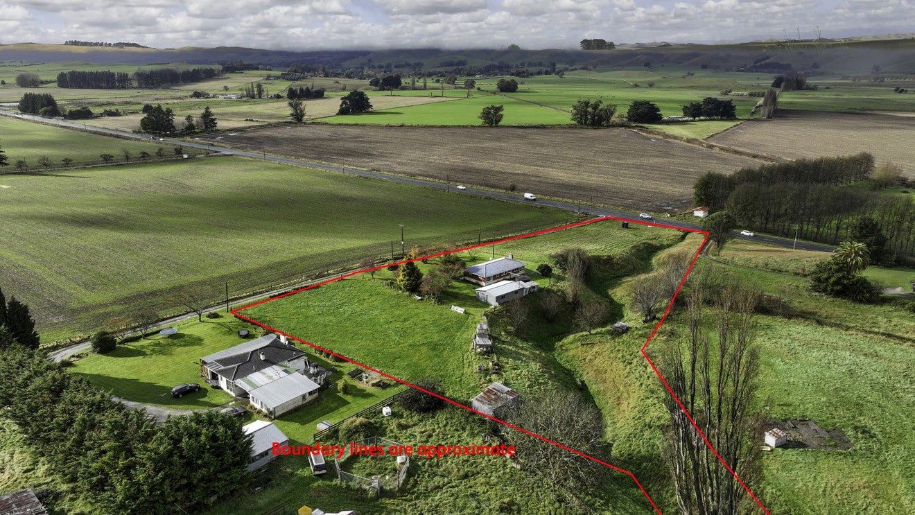 1696 State Highway 2, Poukawa, Hastings - Carousel 1