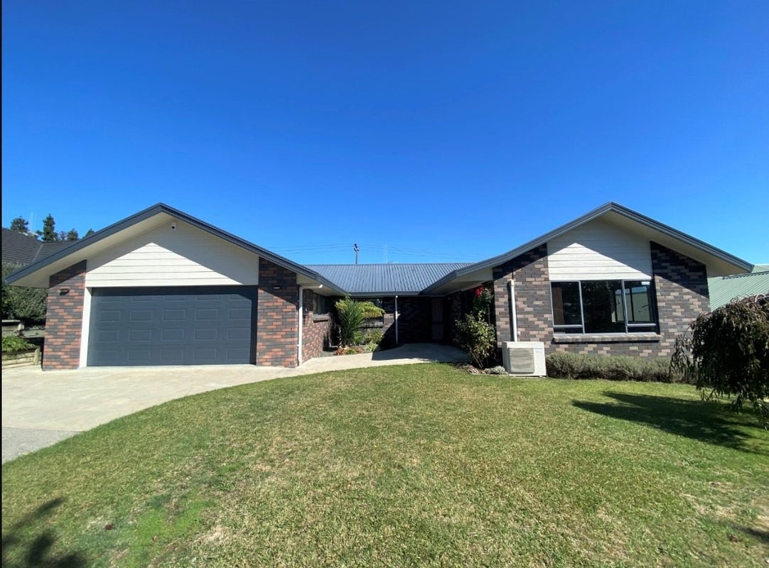 298 Grandview Road, Western Heights, Hamilton - Carousel 1