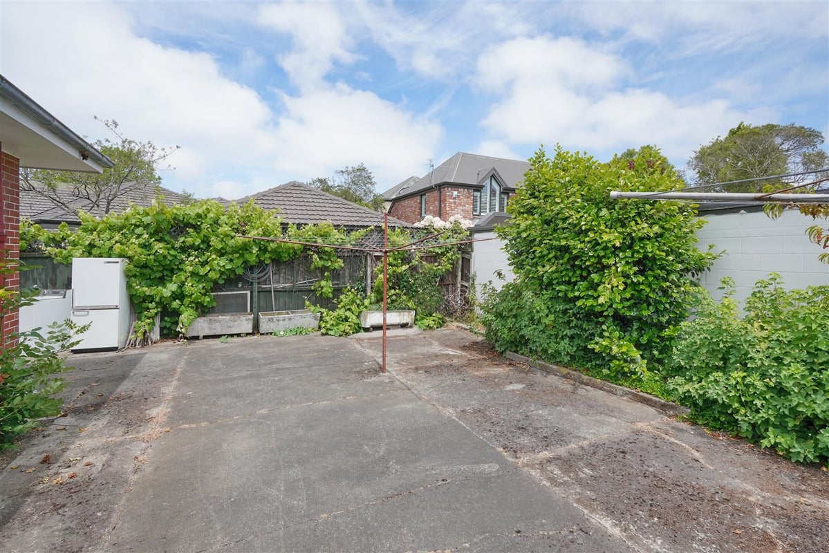 2/6 Trist Place, Edgeware, Christchurch - Carousel 14