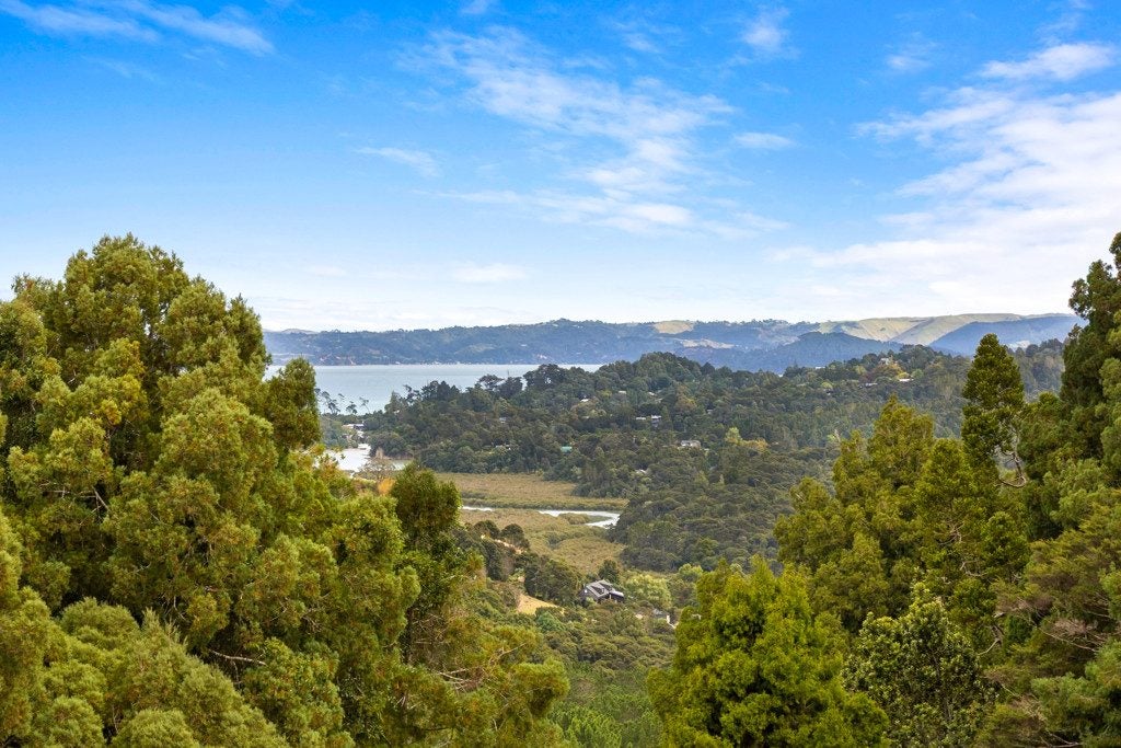 40 Huia Road, Titirangi, Auckland - Carousel 2