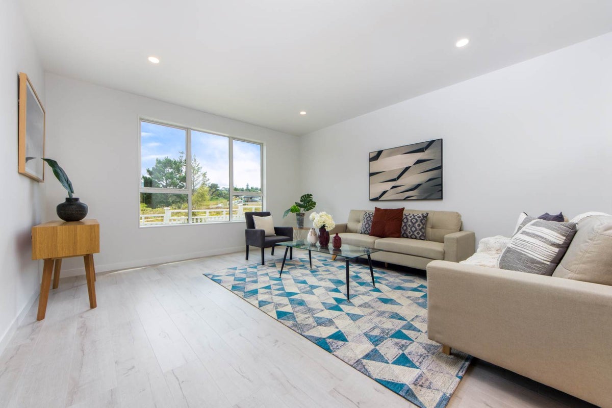 4 Kaimai Avenue, Massey, Auckland - Carousel 1
