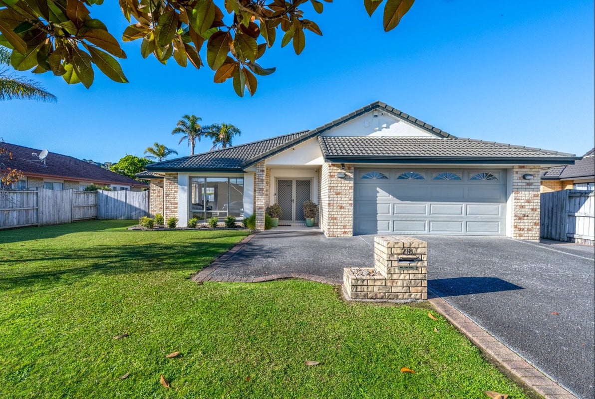 218 Kilkenny Drive, East Tamaki Heights, Auckland - Carousel 1