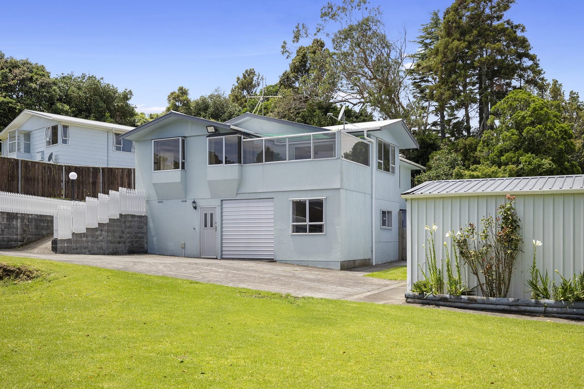 14 Oawai Place, Marfell, New Plymouth - Carousel 2