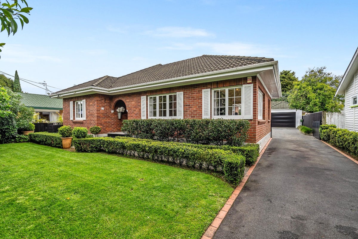 11 Haronui Street, Kensington, Whangarei - Carousel 34