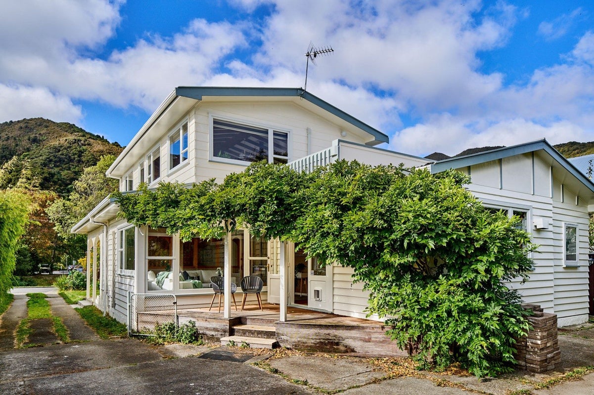 281 Riverside Drive, Waterloo, Lower Hutt - Carousel 1