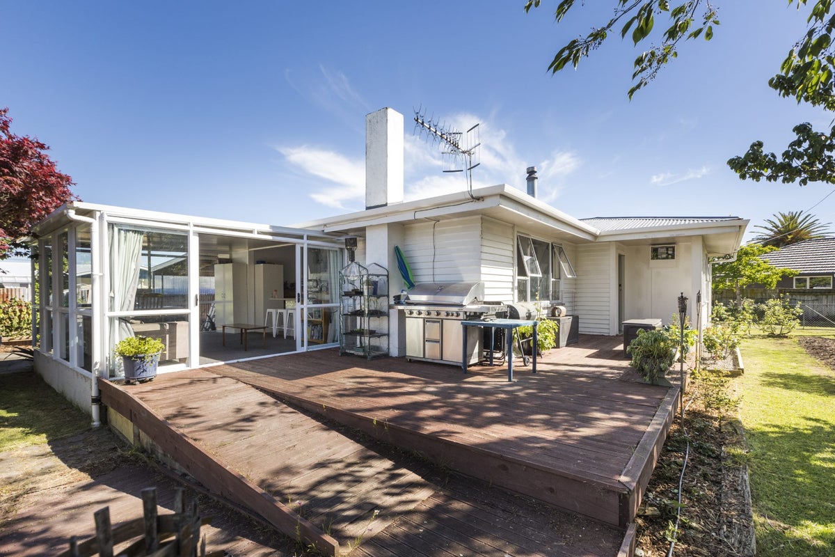 9 Fox Place, Cloverlea, Palmerston North - Carousel 1