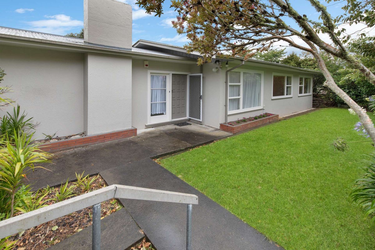 11 Bristow Street, Saint Johns Hill, Whanganui - Carousel 1