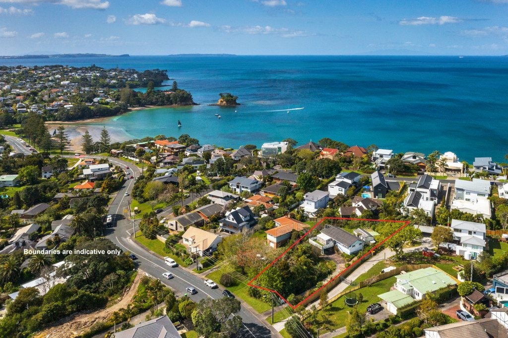 889 Beach Road, Waiake, Auckland - Carousel 1