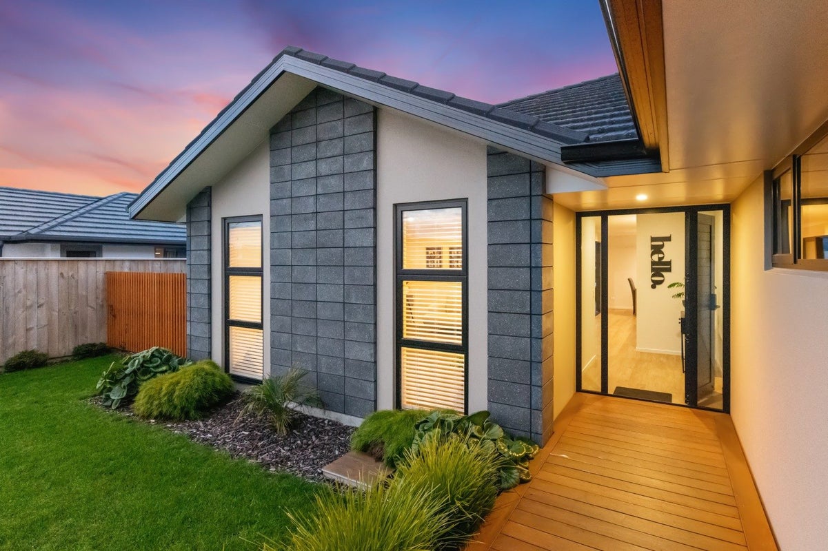 35 Carmine Crescent, Appleby, Richmond - Carousel 1