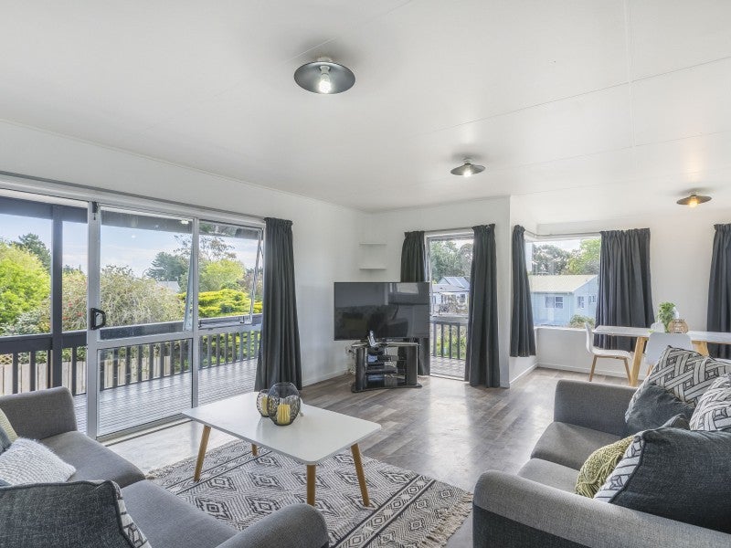 28 Pitoitoi Street, Otaihanga, Paraparaumu - Carousel 1