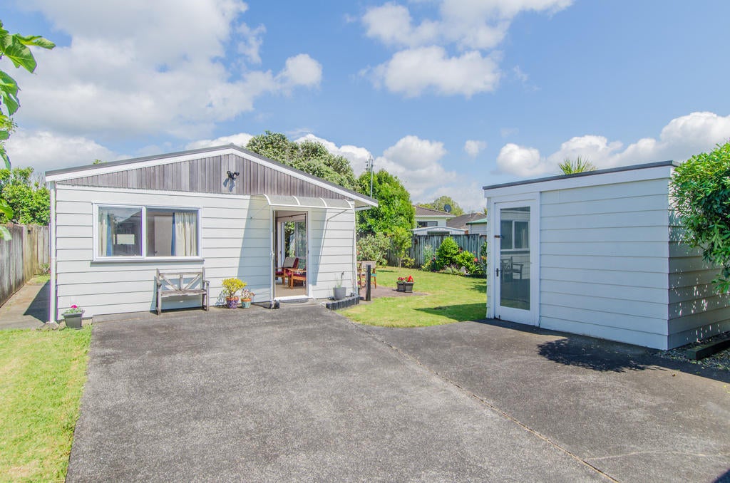 2/61 Neil Avenue, Te Atatu Peninsula, Auckland - Carousel 2