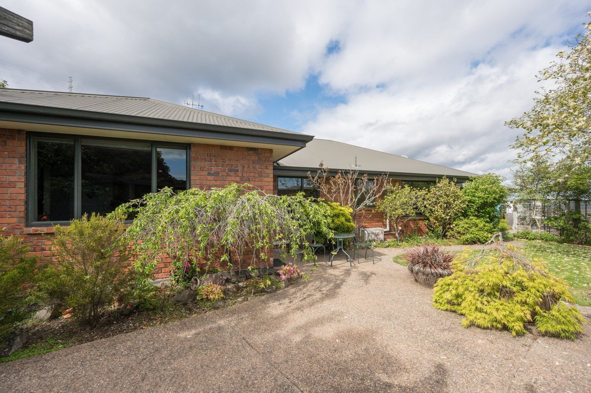 7 Somerset Terrace, Stoke, Nelson - Carousel 2