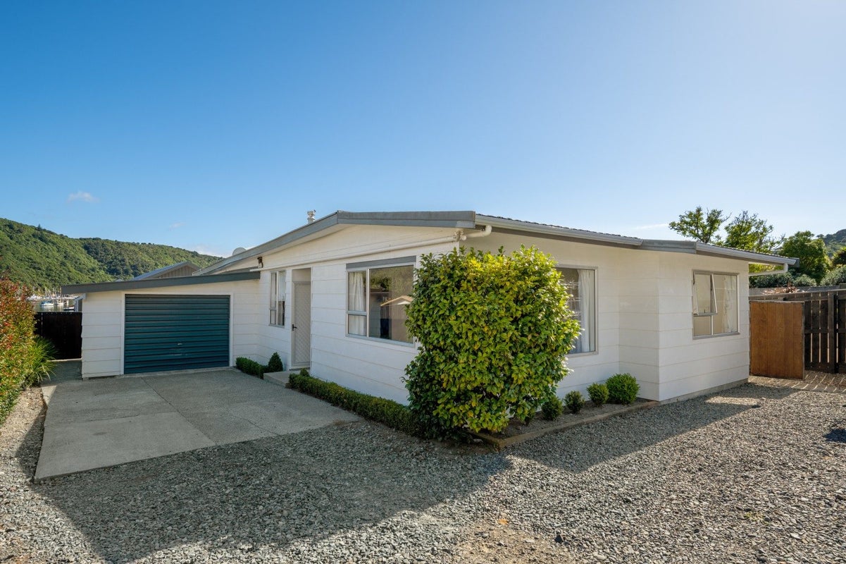 321 Waikawa Road, Waikawa, Picton - Carousel 1