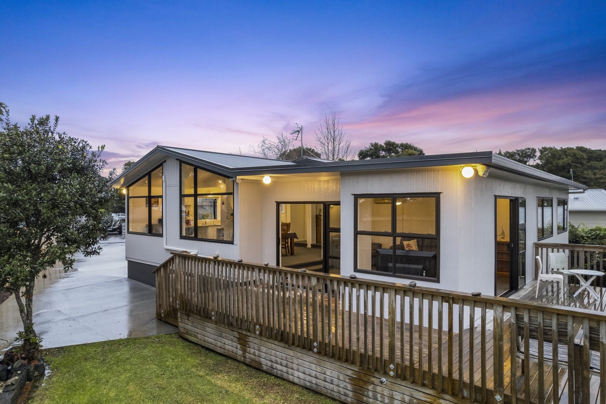7A Taioma Crescent, Te Atatu Peninsula, Auckland - Carousel 1