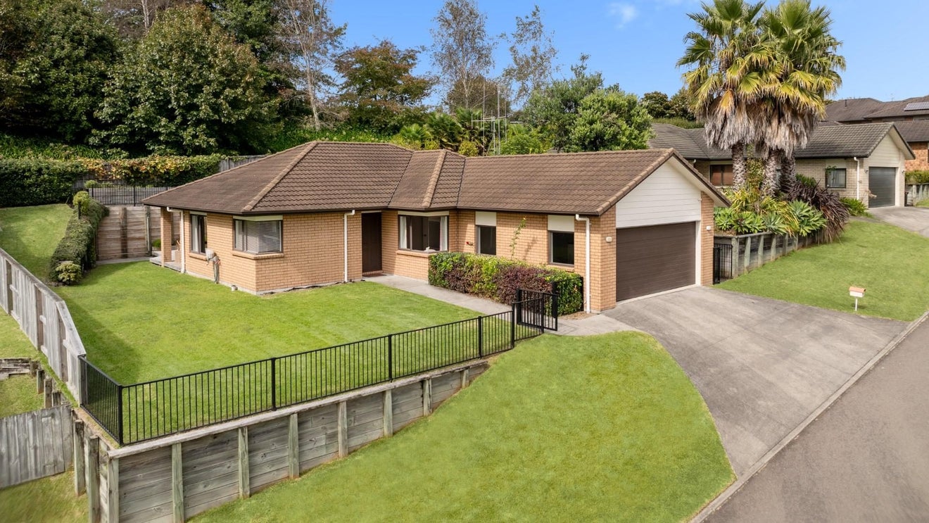 39 Danny Place, Pyes Pa, Tauranga - Carousel 1