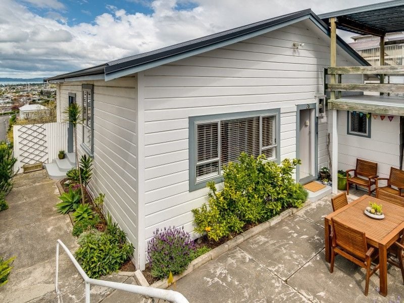 22 Colenso Avenue, Hospital Hill, Napier - Carousel 2