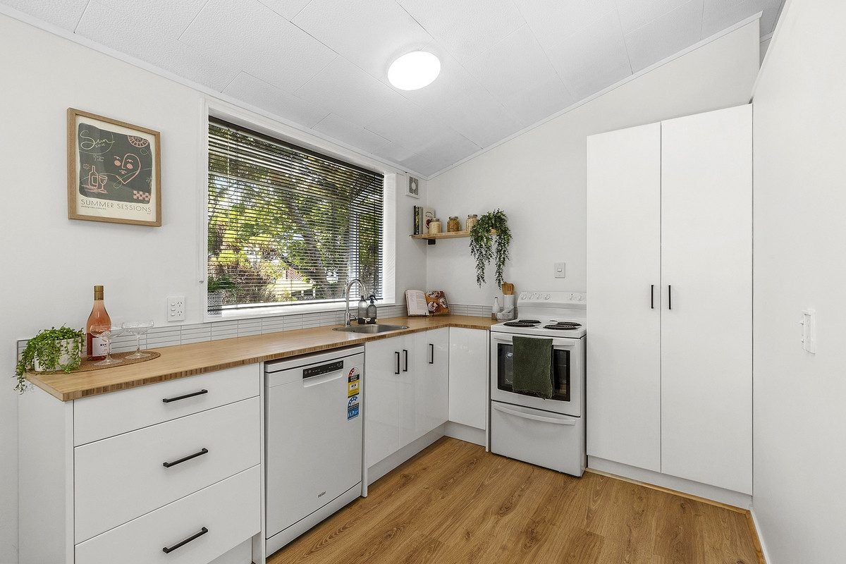21A Omapere Street, Whitby, Porirua - Carousel 1