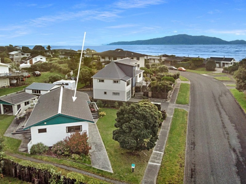 6 Oratia Street, Waikanae Beach, Waikanae - Carousel 1