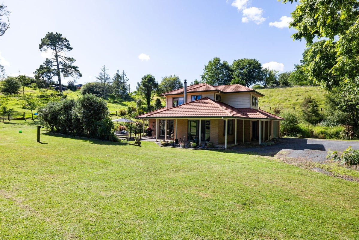 14 Pheasant Close, Rotokauri, Hamilton - Carousel 1