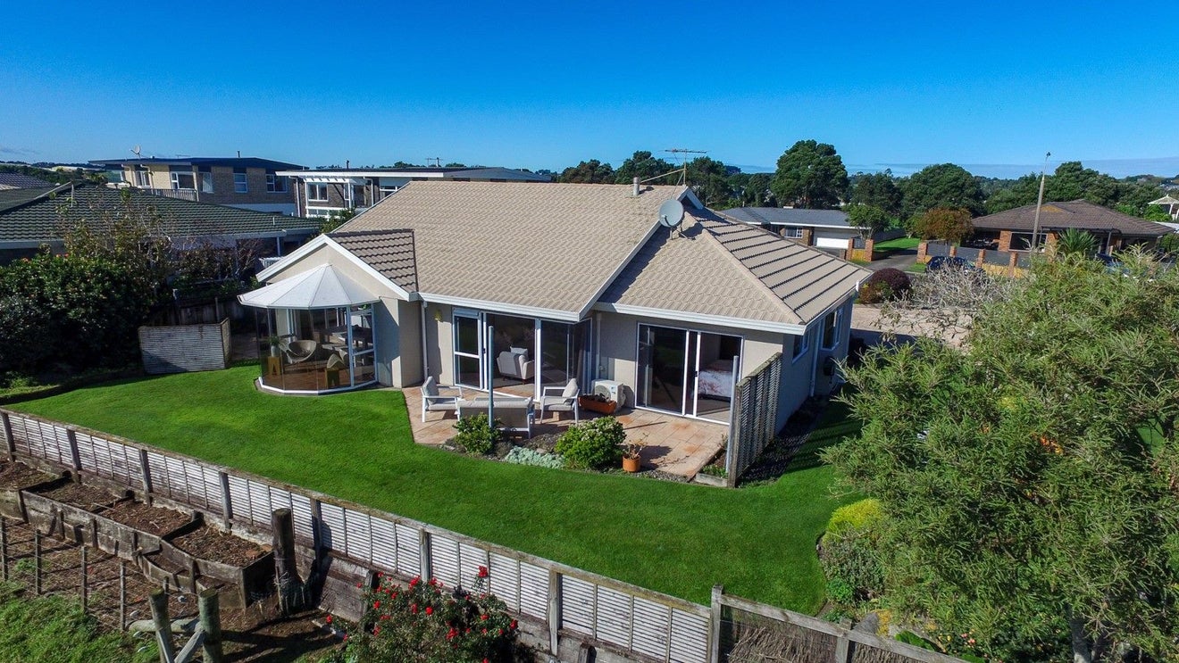 11 Chatswood Grove, Fitzroy, New Plymouth - Carousel 27