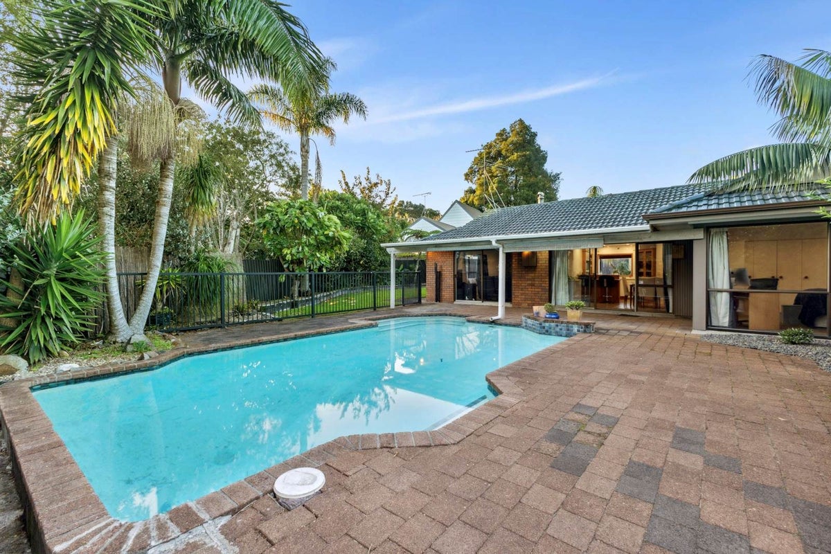3 Dalkeith Place, Opaheke, Papakura - Carousel 1