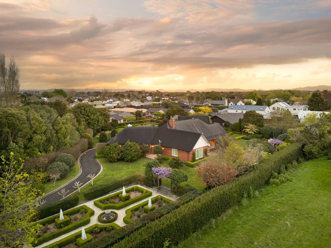 77 Harrowfield Drive, Harrowfield, Hamilton - Carousel 2