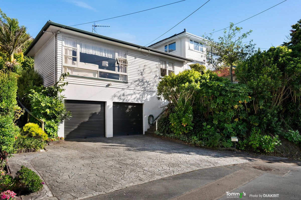 105 Churchill Drive, Crofton Downs, Wellington - Carousel 1