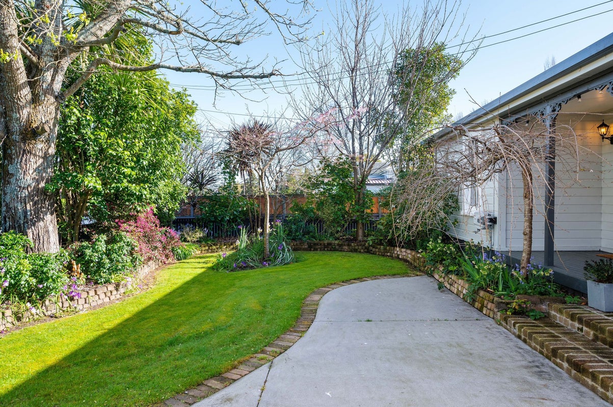 208 Nixon Street, Hamilton East, Hamilton - Carousel 2