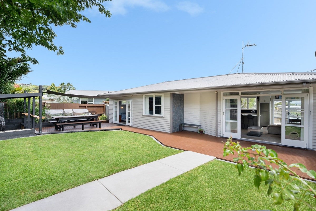 24 Carlton Street, Bellevue, Tauranga - Carousel 1