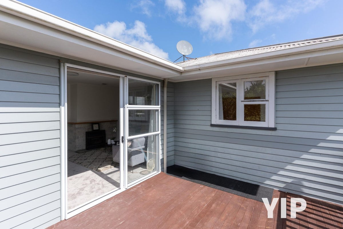 114 Newlands Road, Newlands, Wellington - Carousel 1