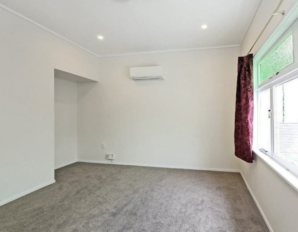 512 Eastbourne Street East, Hastings, Hastings - Carousel 2