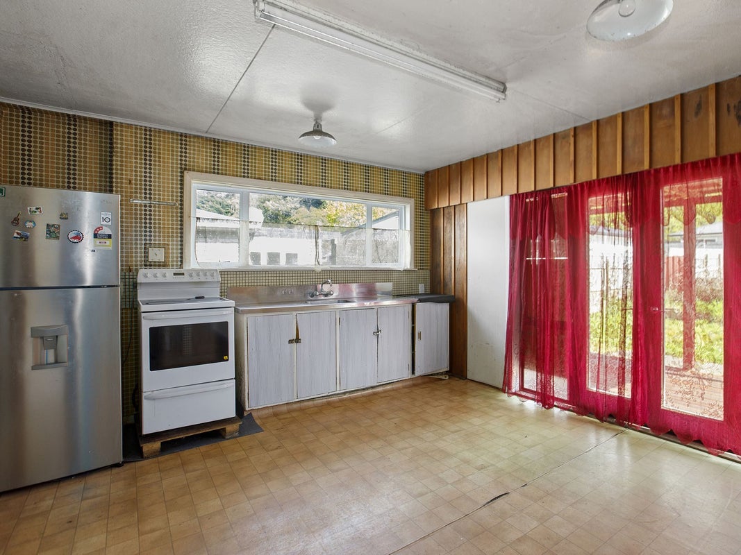 147 Wainuiomata Road, Wainuiomata, Lower Hutt - Carousel 2