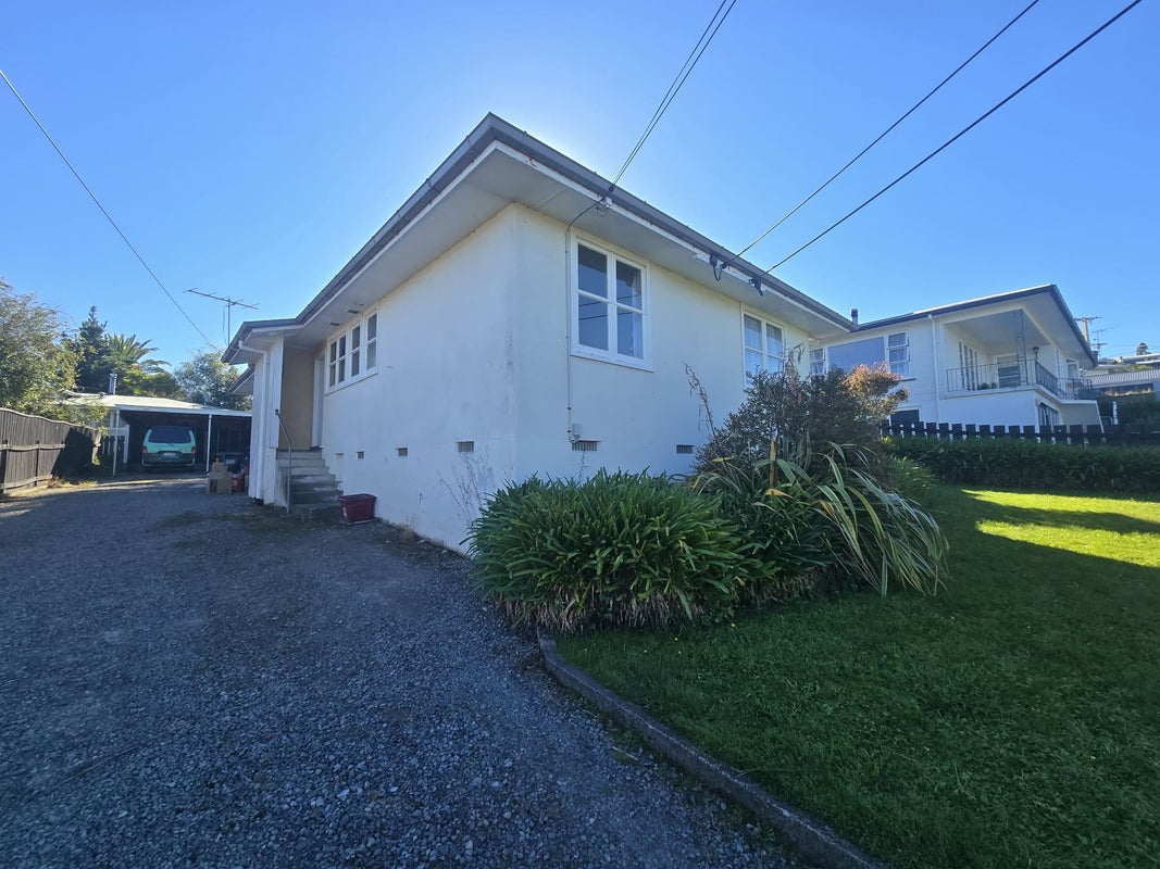 7 Puriri Crescent, Lansdowne, Masterton - Carousel 1