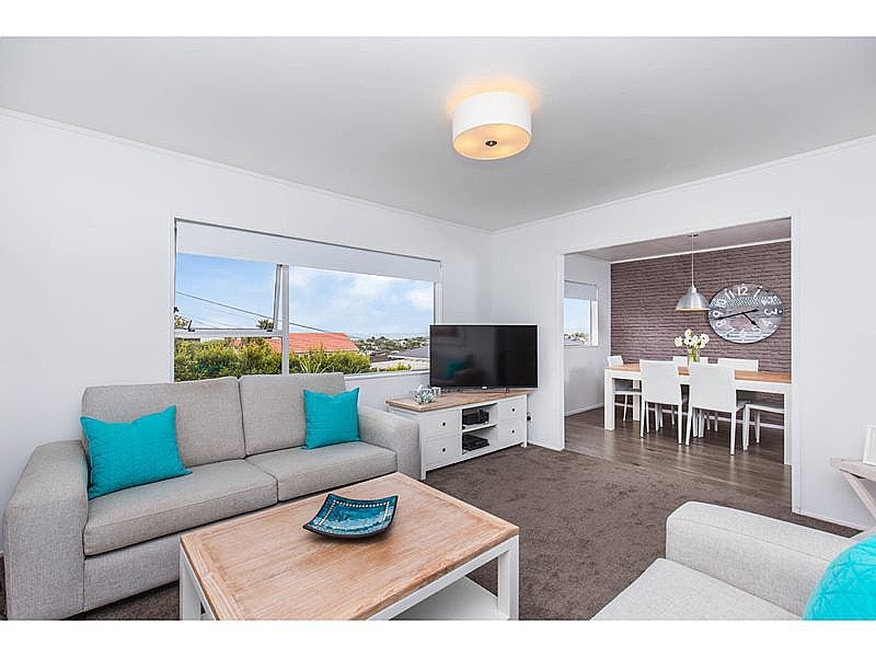 1/52 Arran Road, Browns Bay, Auckland - Carousel 2