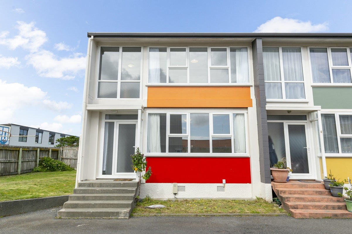 6/55 Apu Crescent, Lyall Bay, Wellington - Carousel 1