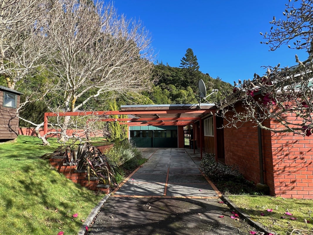 130 Hine Road, Wainuiomata, Lower Hutt - Carousel 20