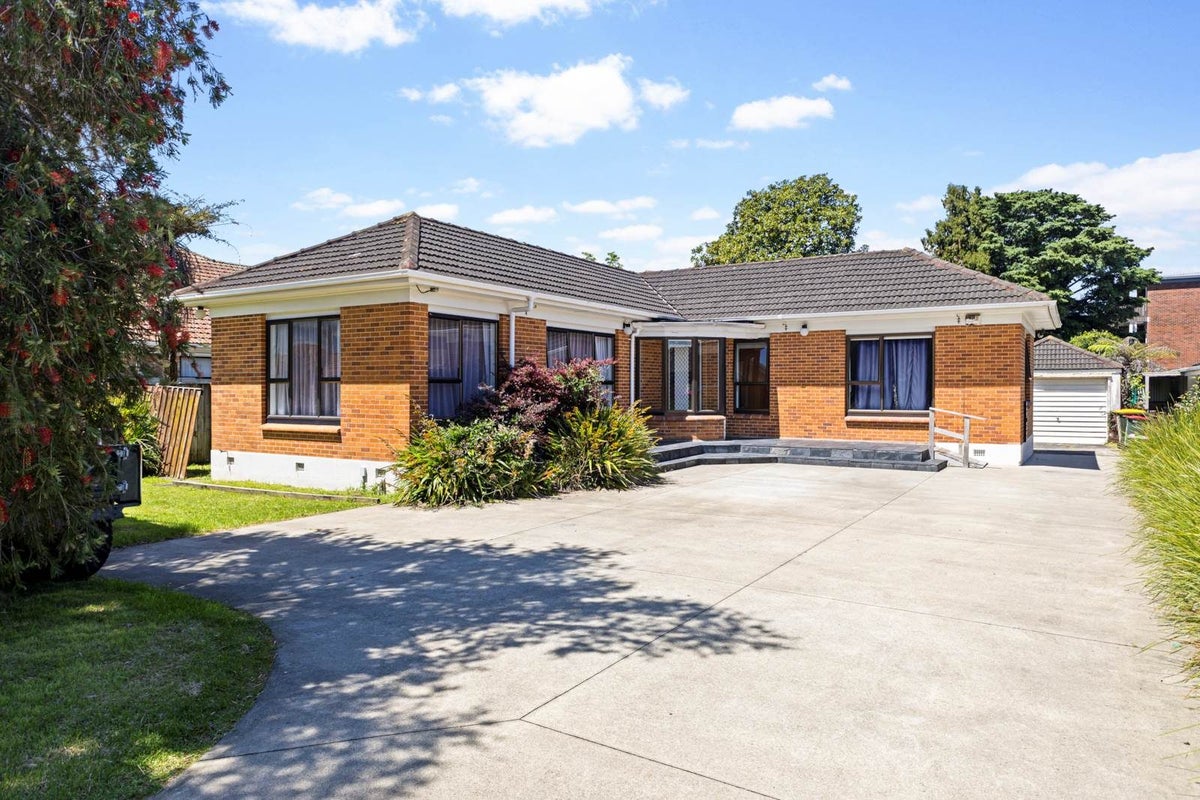 15 Glen Avenue, Papatoetoe, Auckland - Carousel 2