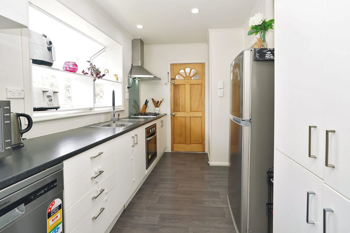 21 Saxbys Road, Glenview, Hamilton - Carousel 2