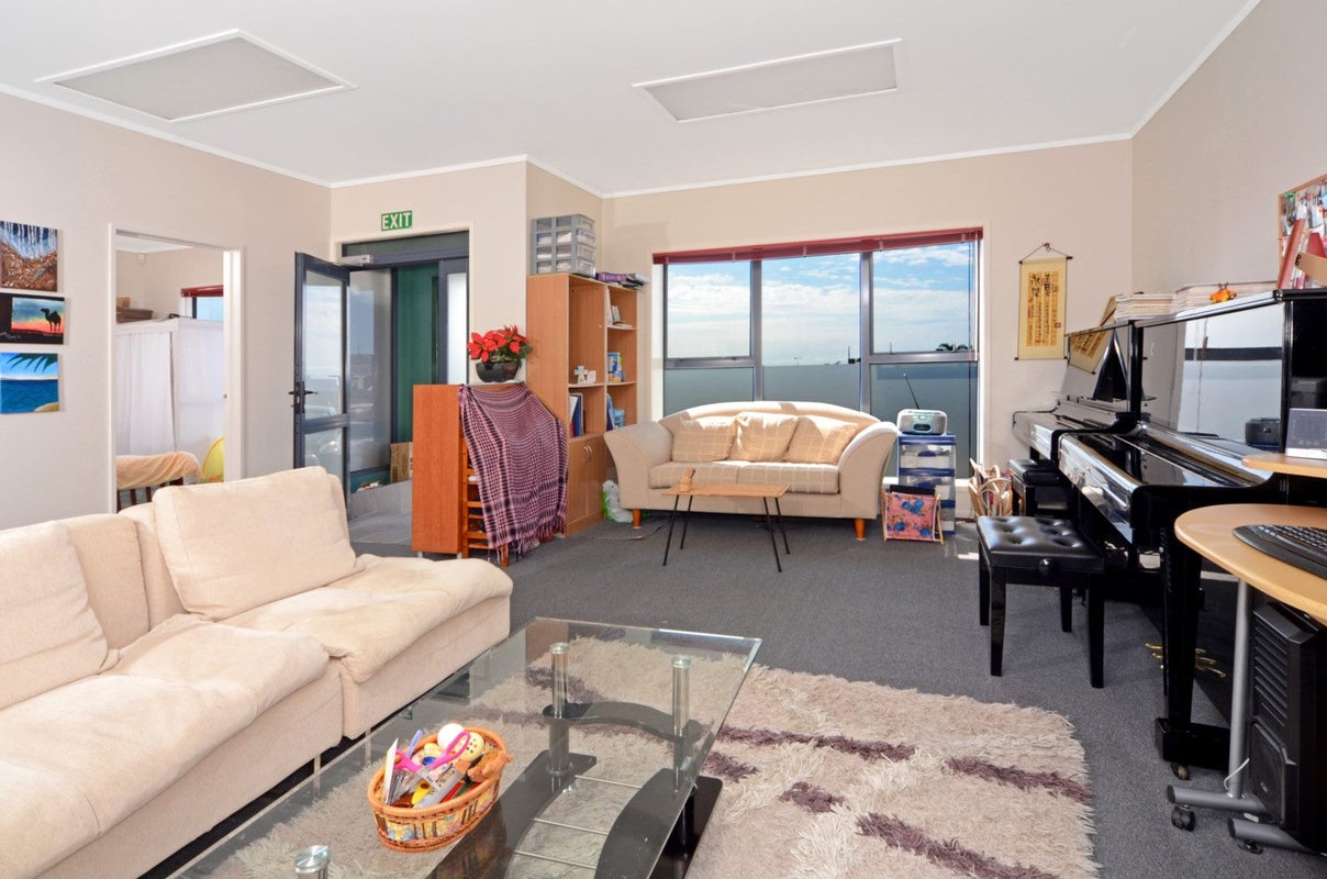8/27 Mokoia Road, Birkenhead, Auckland - Carousel 1