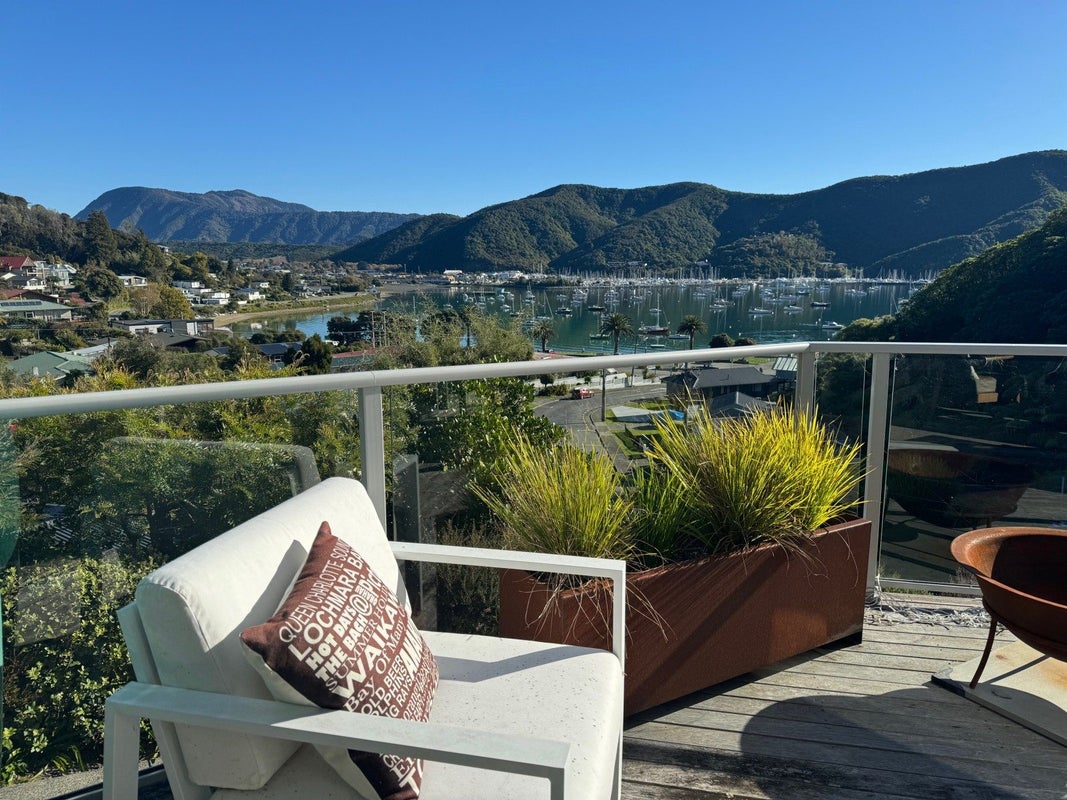 7 Arthur Crescent, Waikawa, Picton - Carousel 41