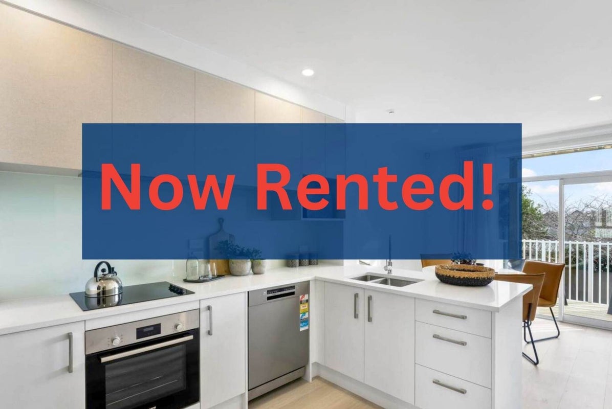 13/2 Moor Avenue, Te Atatu Peninsula, Auckland - Carousel 1