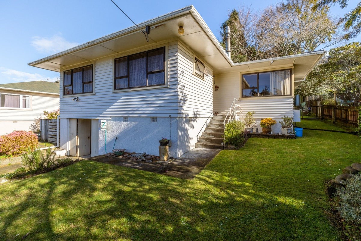 21 Elizabeth Place, Ferndale, New Plymouth - Carousel 1