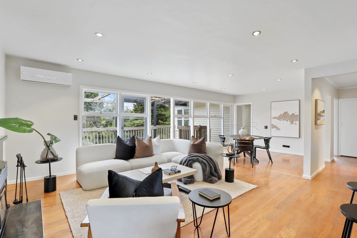 17 Golf Road, New Lynn, Auckland - Carousel 1