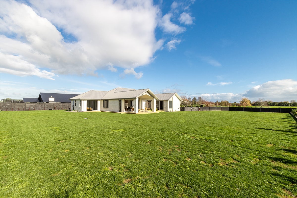 51 Sunline Drive, Leamington, Cambridge - Carousel 23