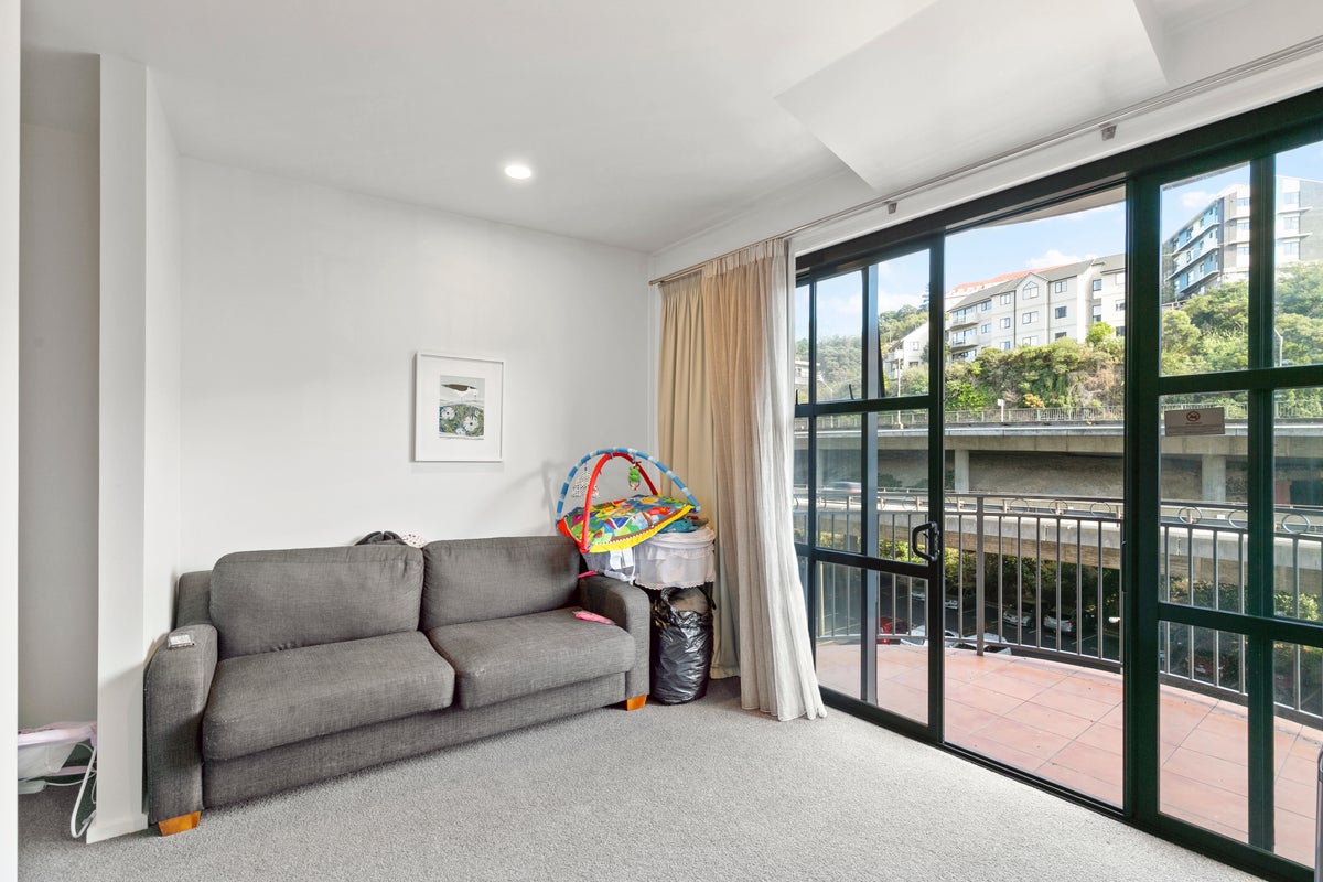 2P/154 The Terrace, Wellington Central, Wellington - Carousel 2