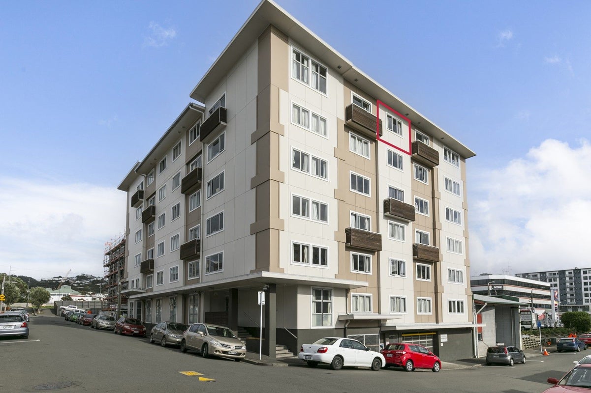 607/12 Martin Square, Te Aro, Wellington - Carousel 1