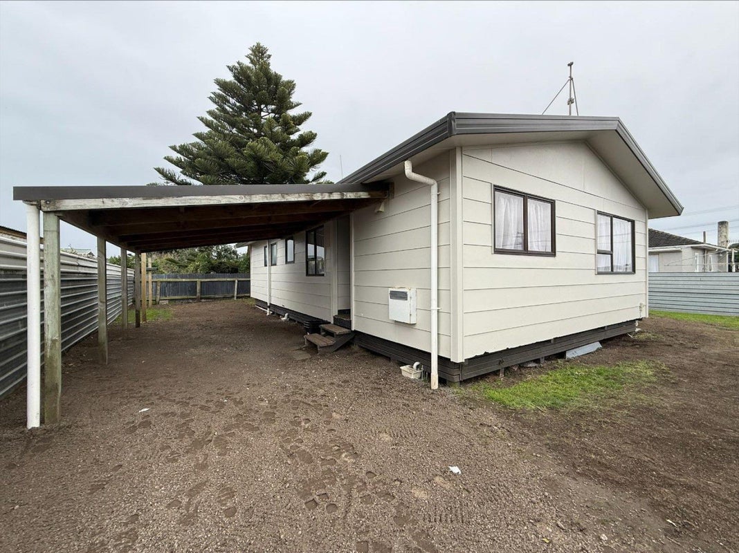 35 Carson Street, Castlecliff, Whanganui - Carousel 14