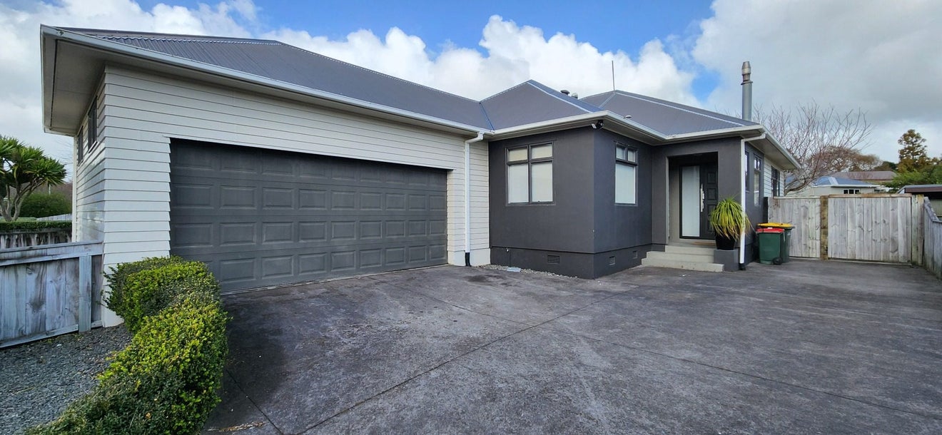 7 Clovelly Street, Brooklands, New Plymouth - Carousel 2