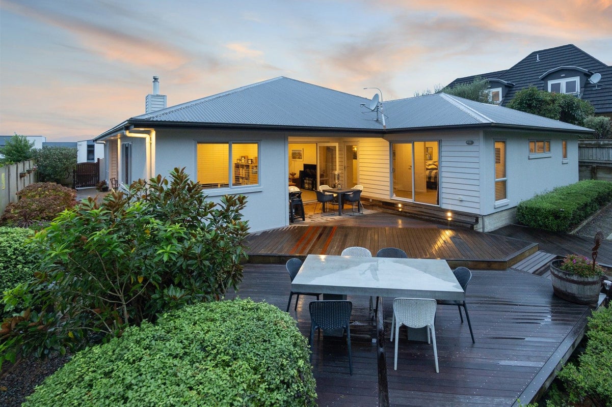100 Ruapehu Drive, Fitzherbert, Palmerston North, Manawatu / Whanganui - Carousel 1