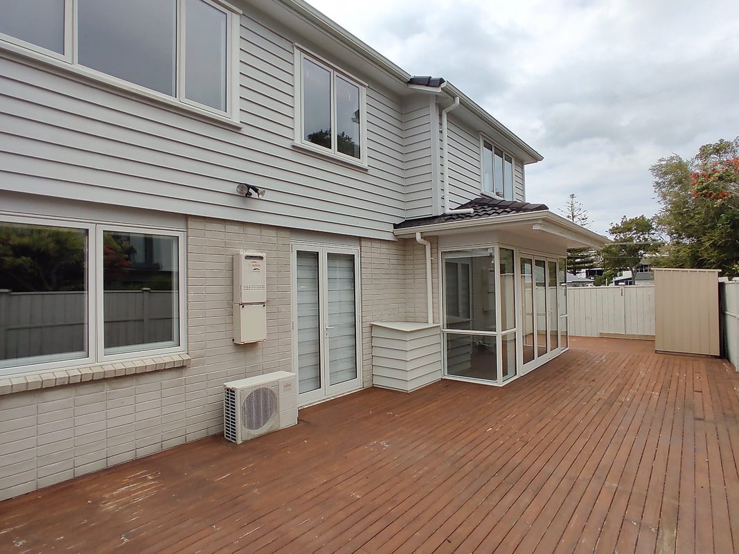 28E Inverness Road, Browns Bay, Auckland - Carousel 2